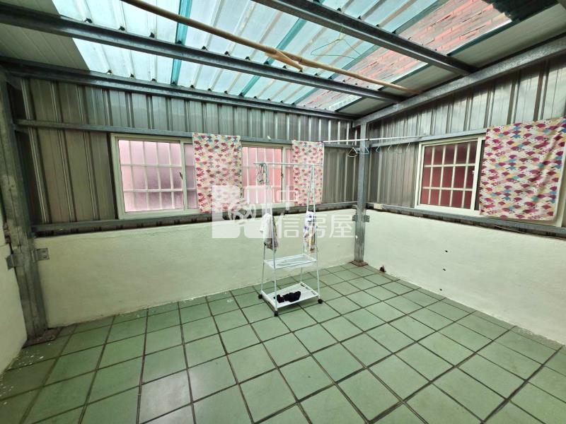 培英十八尖山邊間透天房屋室內格局與周邊環境