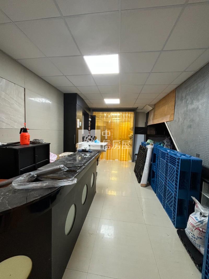 專任-近一中商圈臨路大店面房屋室內格局與周邊環境