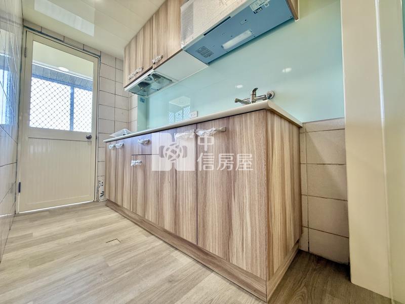 立新學區商圈入門玄關電線更新超級通風電梯三房房屋室內格局與周邊環境
