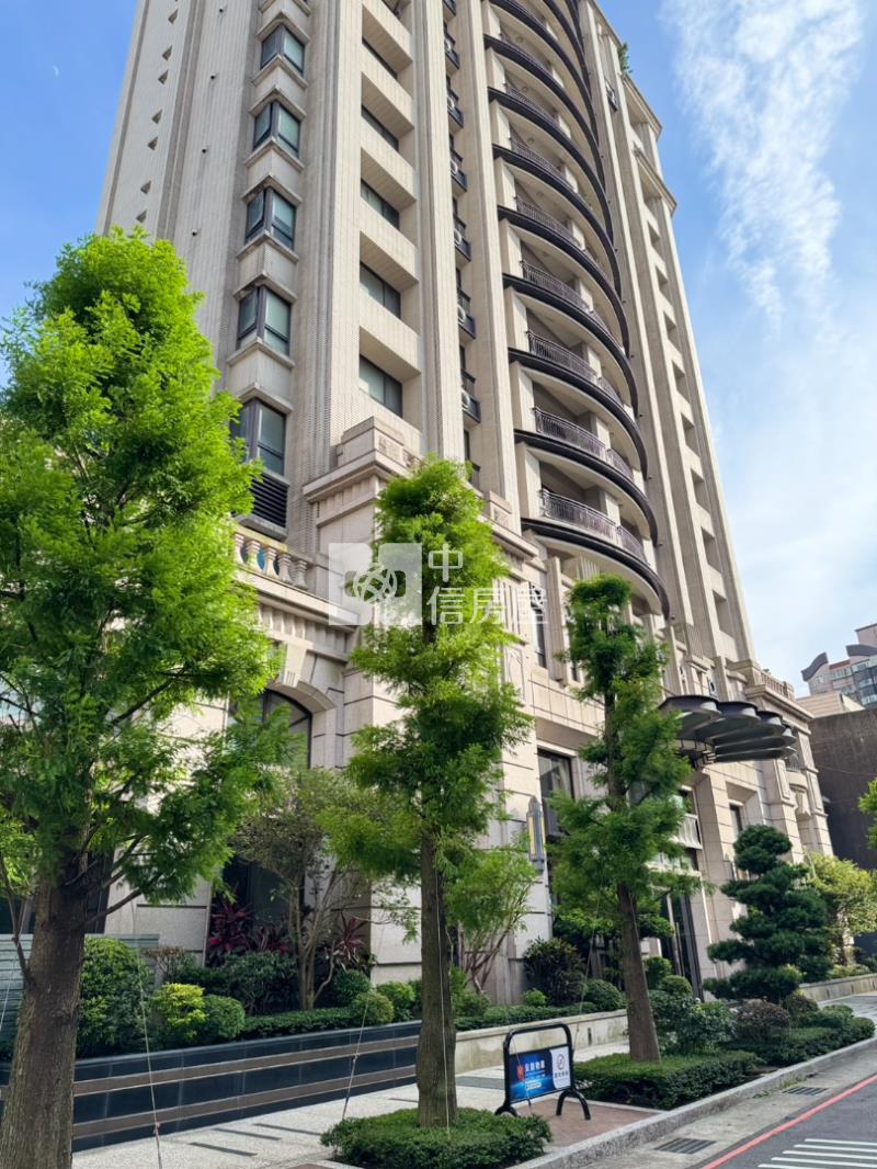 中壢市區 四房雙車豪宅 鼎藏富御2期房屋室內格局與周邊環境