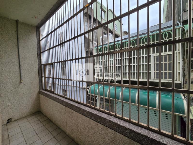 平鎮金陵路東勢國小透天房屋室內格局與周邊環境