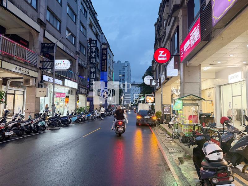 一中西門町雙車透店房屋室內格局與周邊環境