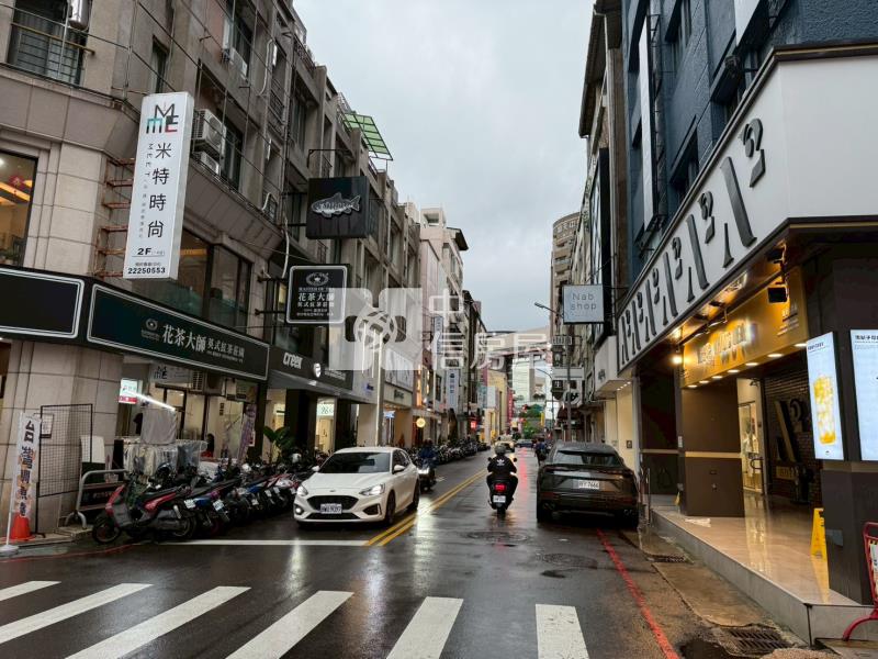 一中西門町雙車透店房屋室內格局與周邊環境
