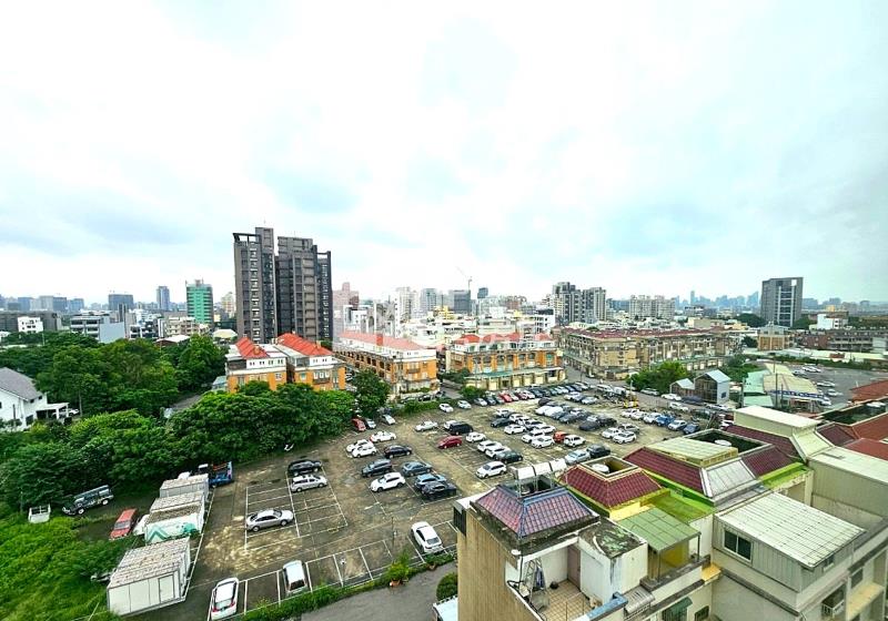 水湳正14期旁兩房平車房屋室內格局與周邊環境