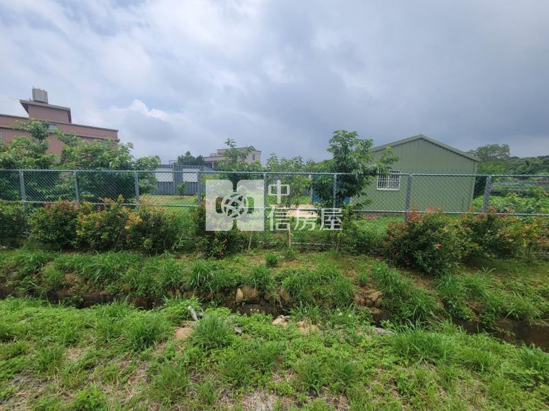 上湖段8米臨路合法資材室房屋室內格局與周邊環境