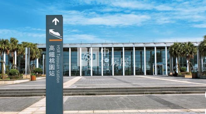 青埔A18曜見築大面寬雙車金店面房屋室內格局與周邊環境