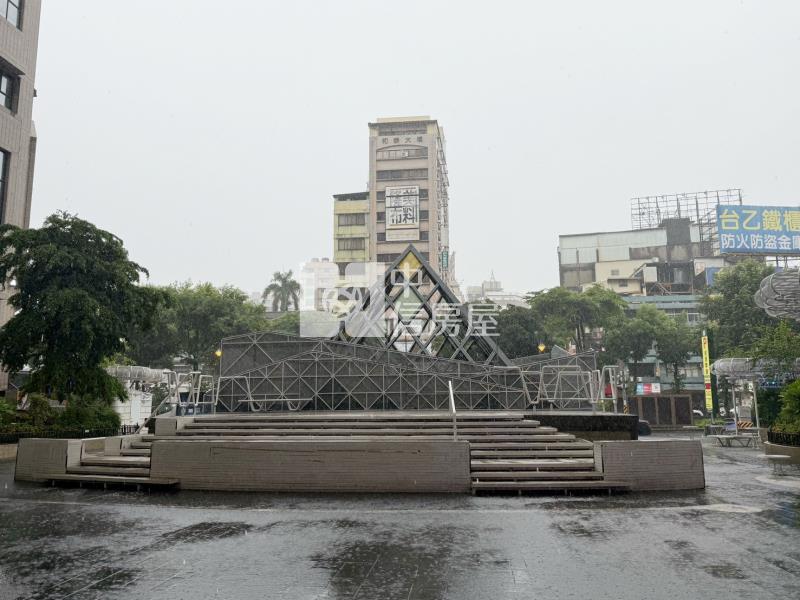 東協廣場大商辦房屋室內格局與周邊環境