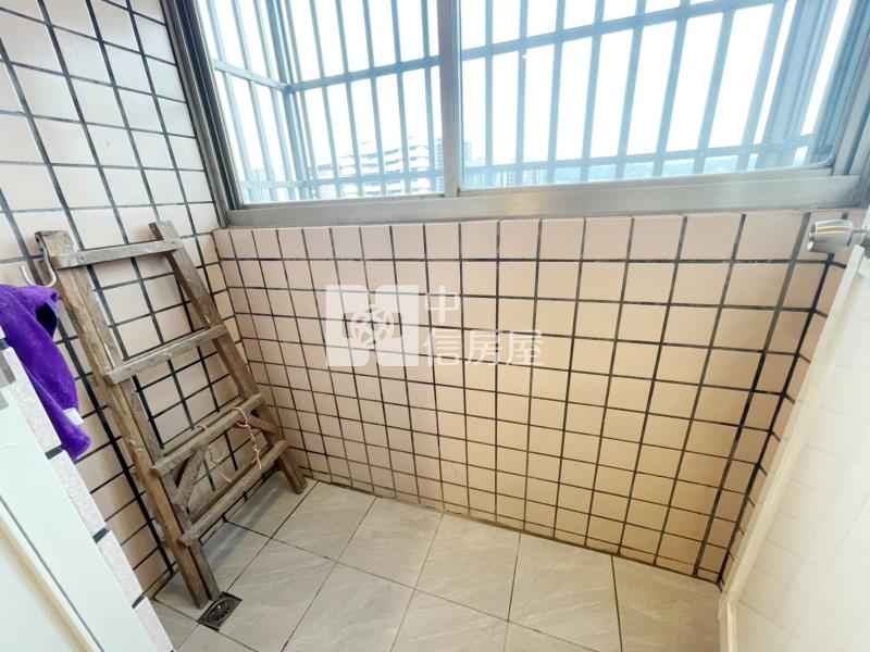 軟體園區公園入門玄關高樓層三房平車美廈房屋室內格局與周邊環境