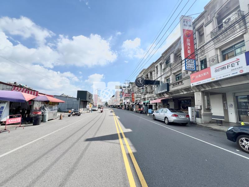 新社舊街熱鬧透天透店房屋室內格局與周邊環境