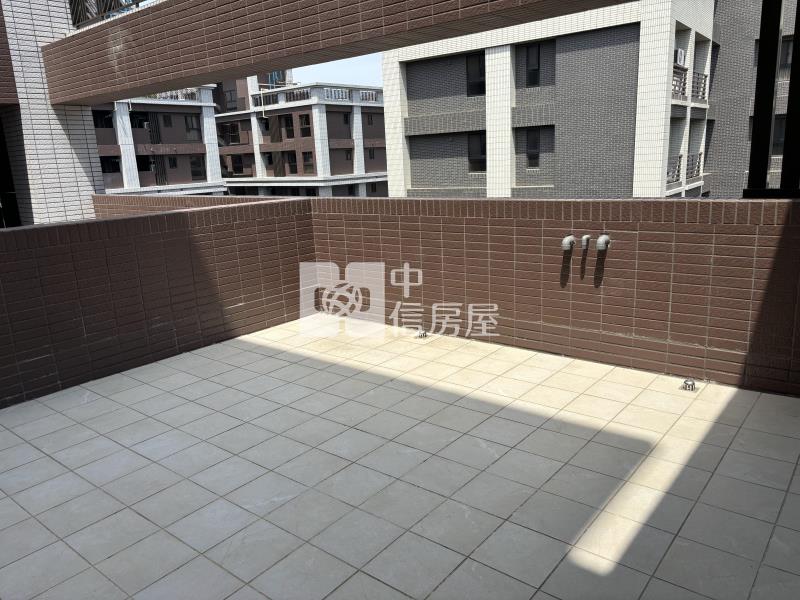 過嶺大露臺景觀三房車房屋室內格局與周邊環境
