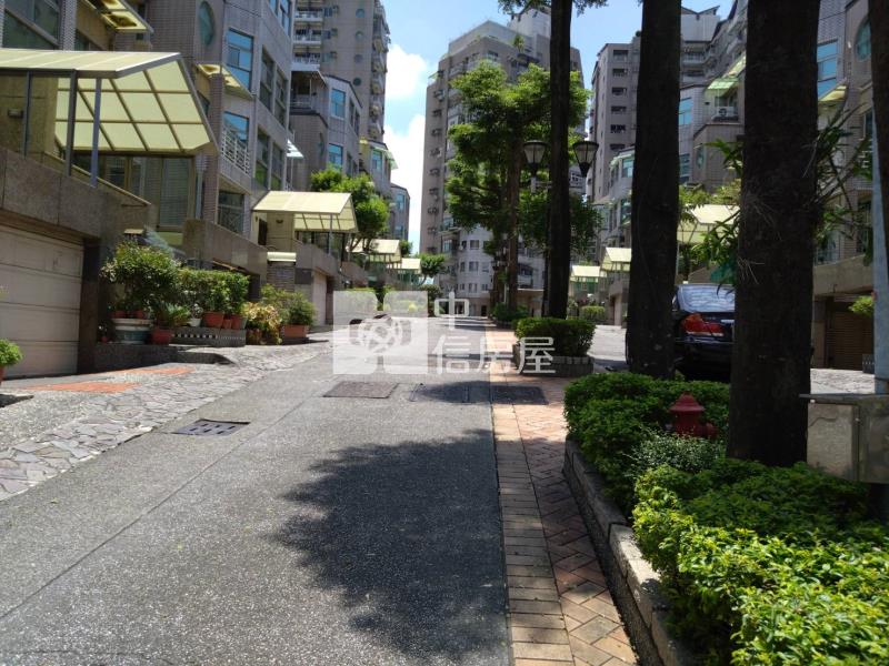 鳥松美麗皇家套房房屋室內格局與周邊環境