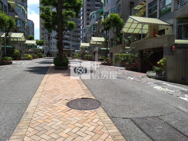 鳥松美麗皇家套房房屋室內格局與周邊環境