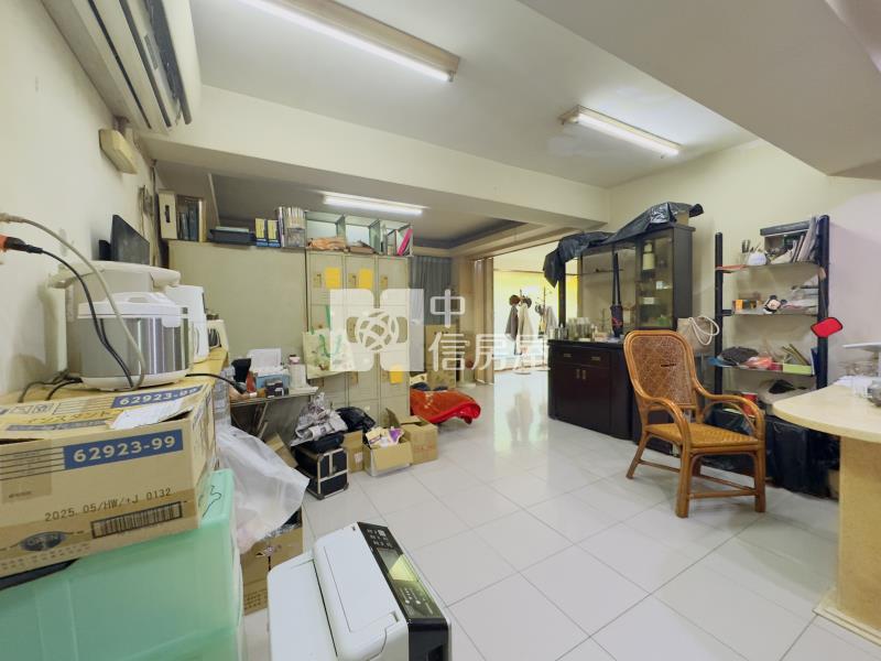 華勛市場合法夾層雙店面房屋室內格局與周邊環境