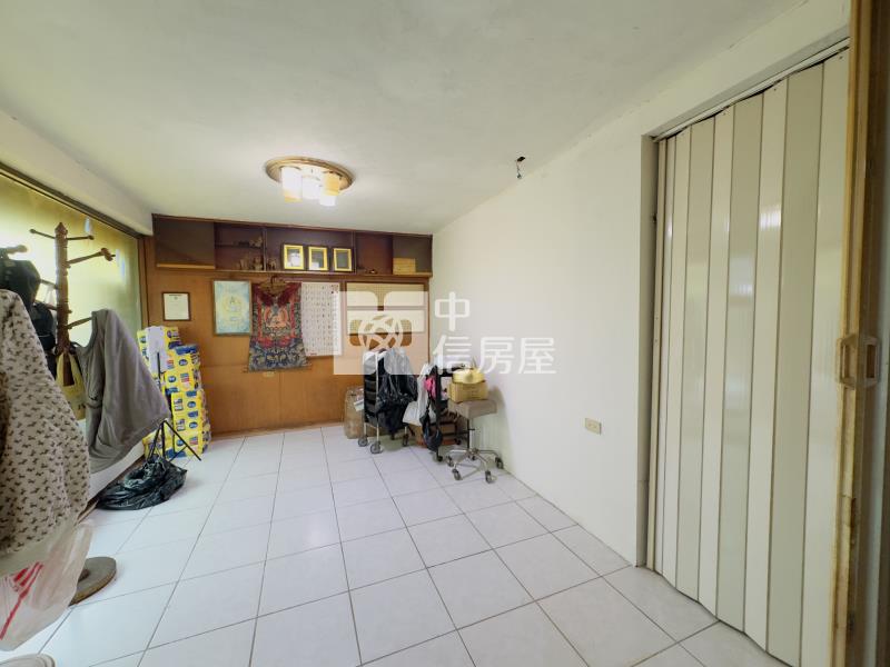 華勛市場合法夾層雙店面房屋室內格局與周邊環境