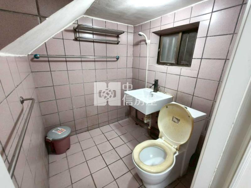 金陵路四段透天房屋室內格局與周邊環境
