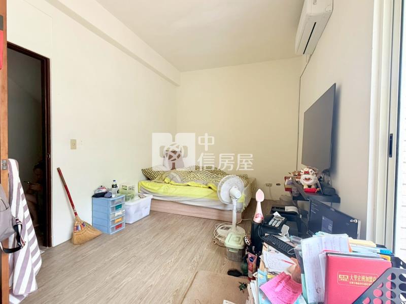美群國小車庫孝親透天房屋室內格局與周邊環境