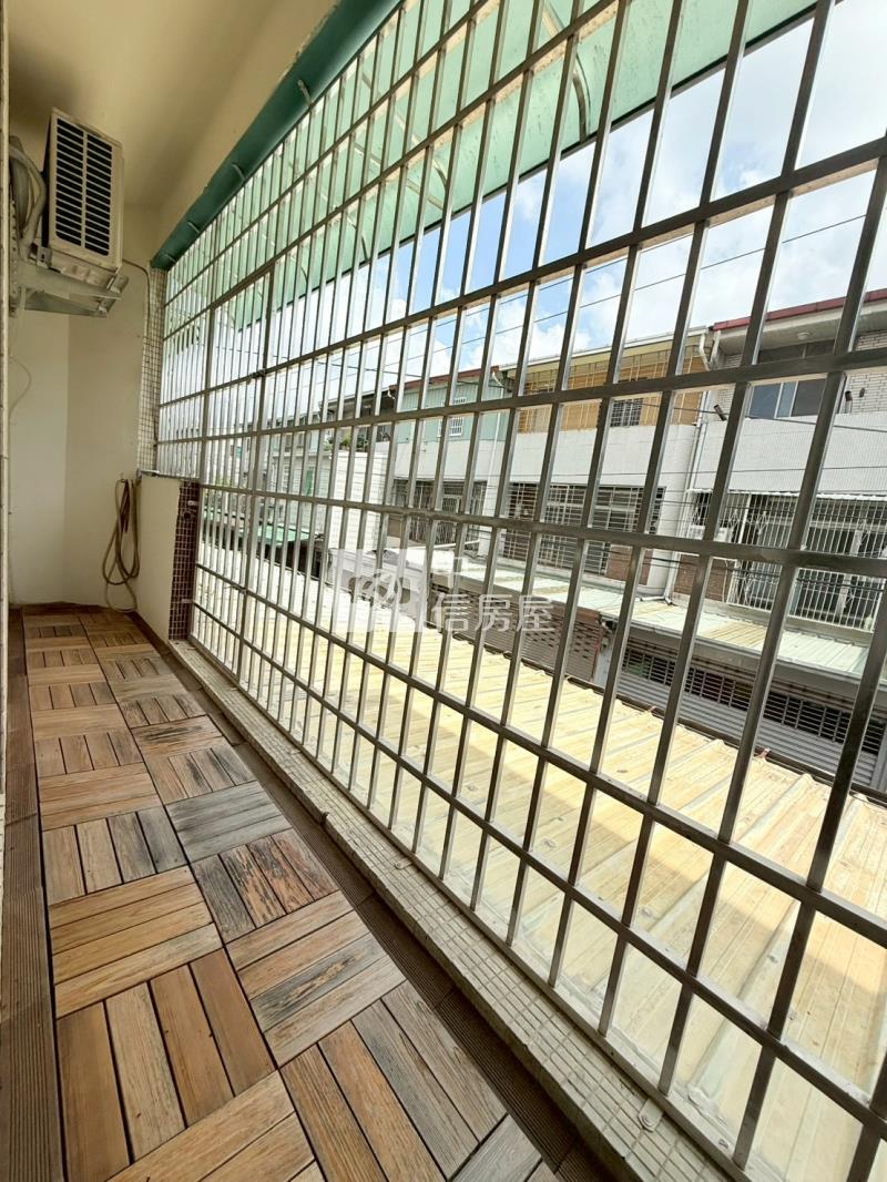 美群國小車庫孝親透天房屋室內格局與周邊環境