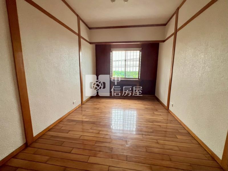 超大地坪邊間別墅房屋室內格局與周邊環境