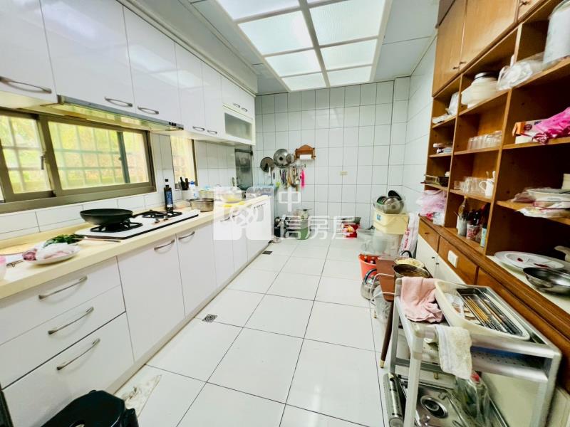 超大地坪邊間別墅房屋室內格局與周邊環境
