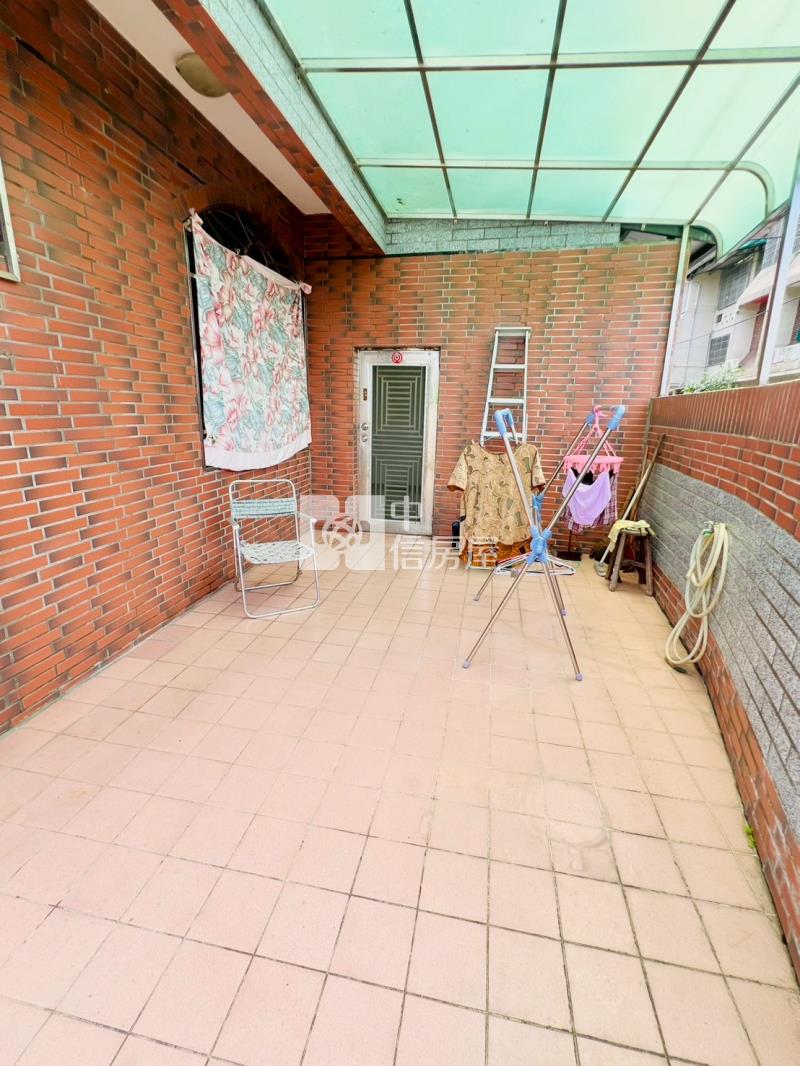 超大地坪邊間別墅房屋室內格局與周邊環境