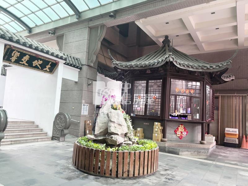 大地交響樓中樓四房平車房屋室內格局與周邊環境