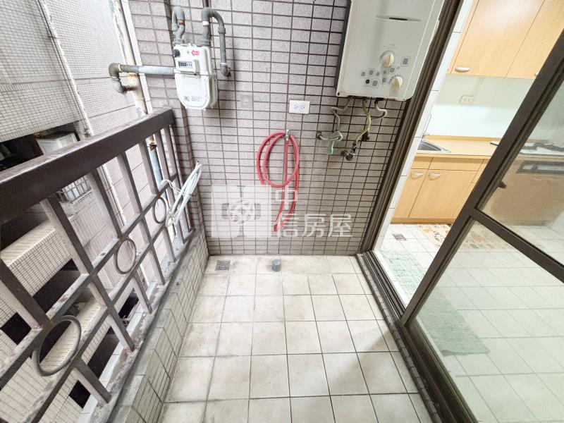 大地交響樓中樓四房平車房屋室內格局與周邊環境