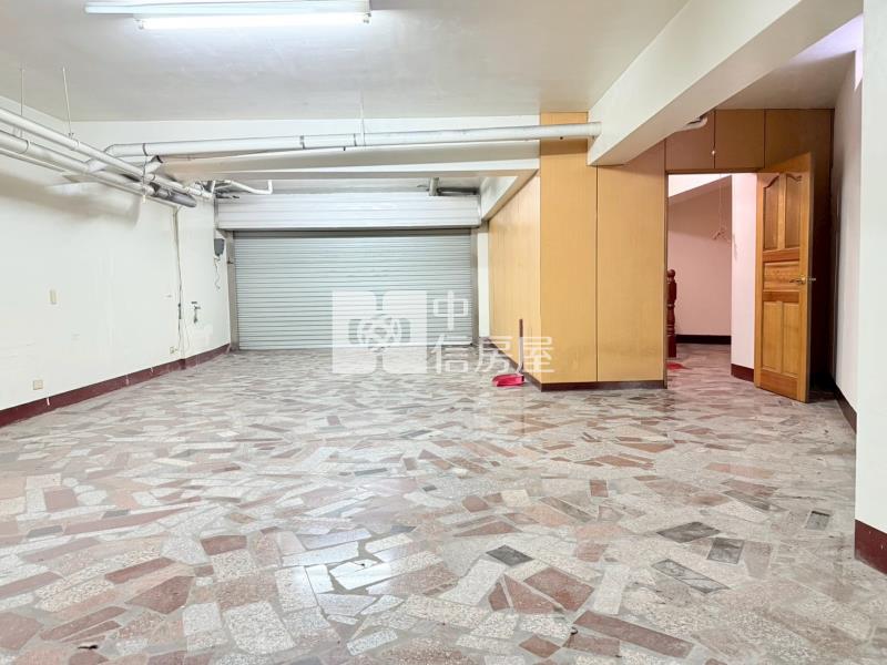 中央路旁邊間雙車透天房屋室內格局與周邊環境