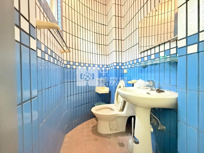 中央路旁邊間雙車透天房屋室內格局與周邊環境