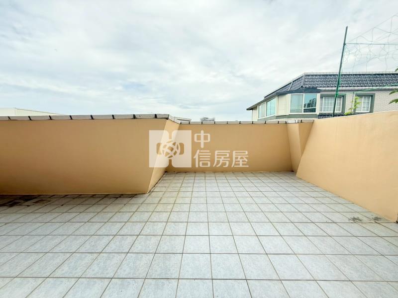 中央路旁邊間雙車透天房屋室內格局與周邊環境