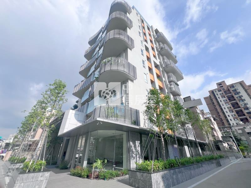 軍功商圈旁閃亮角間店面房屋室內格局與周邊環境