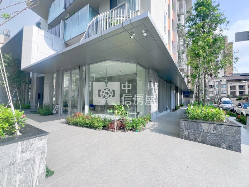 軍功商圈旁閃亮角間店面房屋室內格局與周邊環境