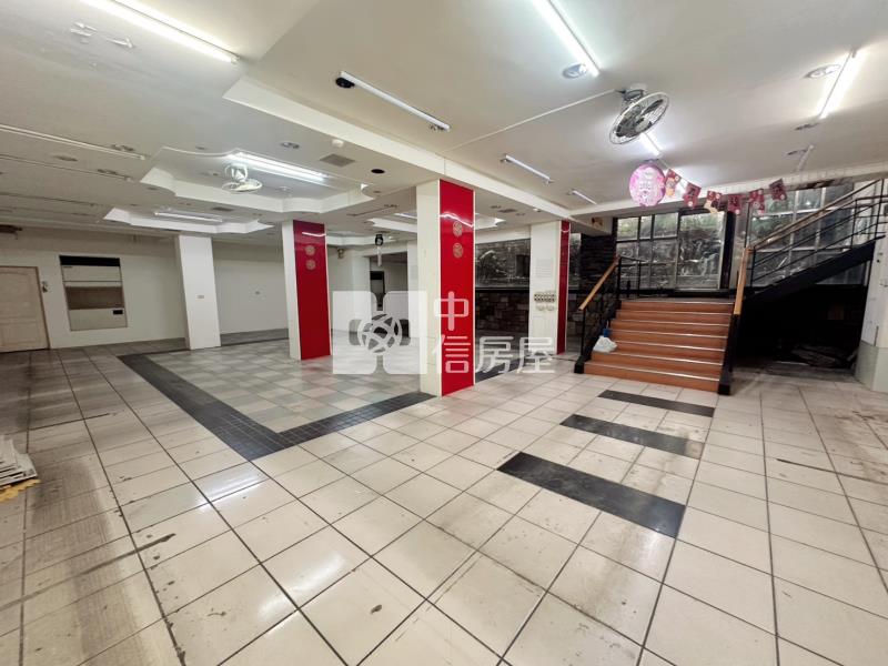 正青海路超大面寬百坪店霸（專簽）房屋室內格局與周邊環境