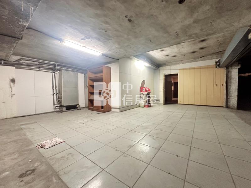 正青海路超大面寬百坪店霸（專簽）房屋室內格局與周邊環境