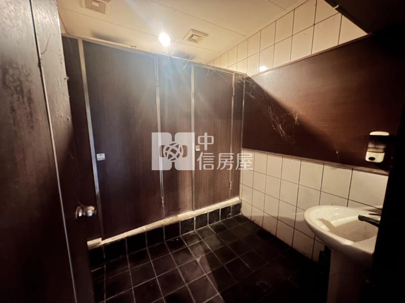 正青海路超大面寬百坪店霸（專簽）房屋室內格局與周邊環境