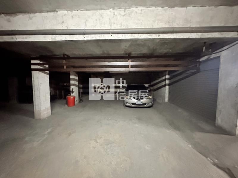 正青海路超大面寬百坪店霸（專簽）房屋室內格局與周邊環境