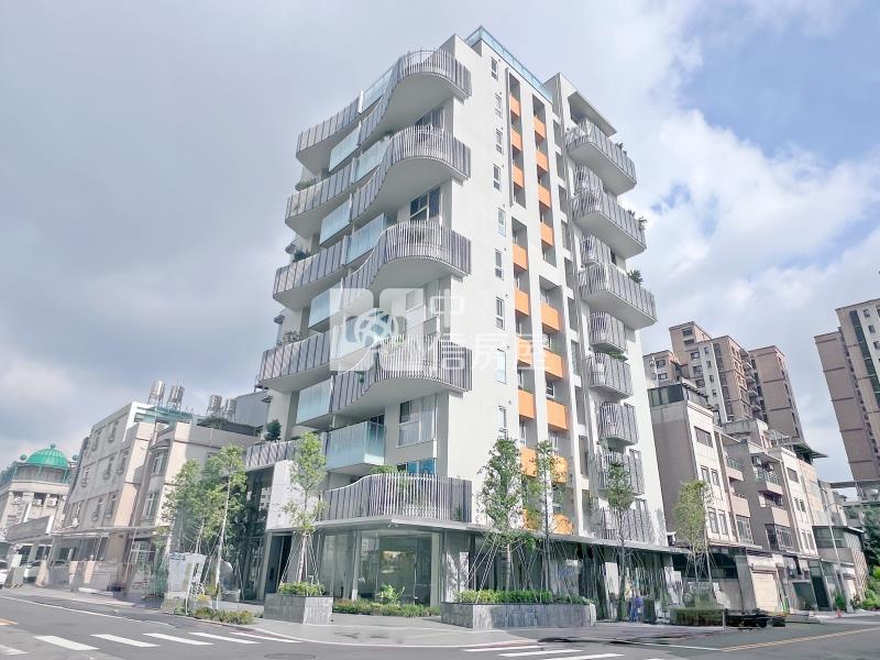 軍功商圈十米超大面寬形象店面房屋室內格局與周邊環境