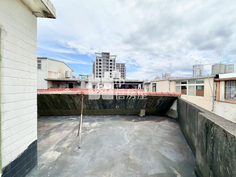 正市區邊間雙車位美墅房屋室內格局與周邊環境