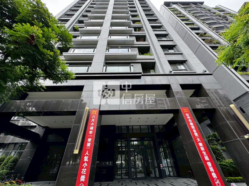 八月小確幸兩房+車位房屋室內格局與周邊環境