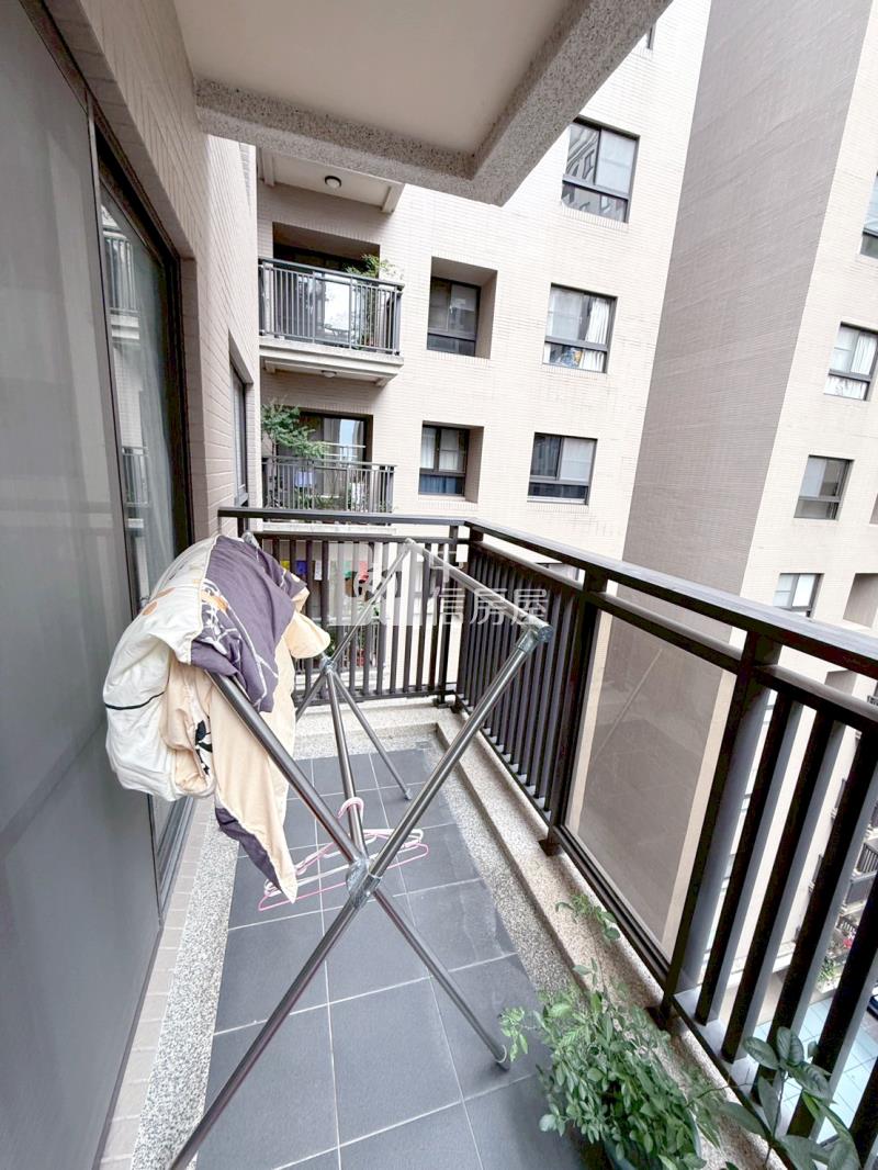 晴綻花園三房車位房屋室內格局與周邊環境