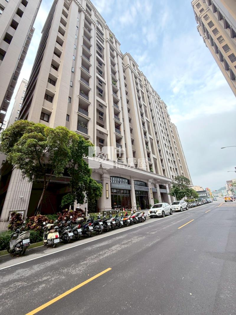 晴綻花園三房車位房屋室內格局與周邊環境