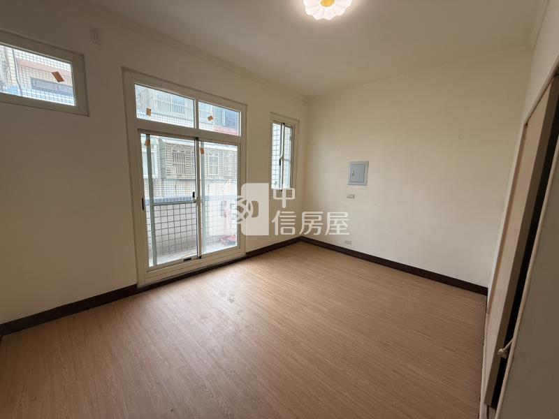 專-大潭工業區全新整理雙車位美透天房屋室內格局與周邊環境