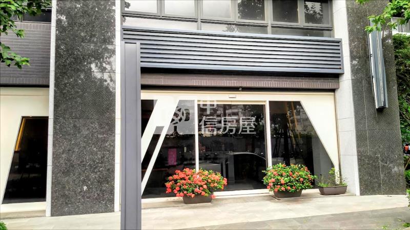 太子欣世界.12M大面寬.挑高採光樓店房屋室內格局與周邊環境