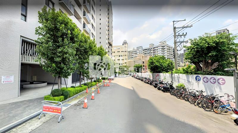 太子欣世界.12M大面寬.挑高採光樓店房屋室內格局與周邊環境