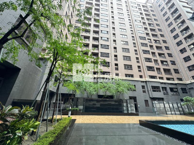 十期新麗馳四房+車位房屋室內格局與周邊環境