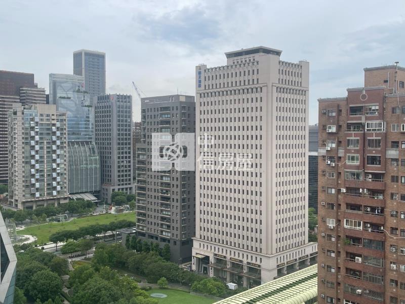 市政LV高樓層景觀3+1房附雙平車房屋室內格局與周邊環境