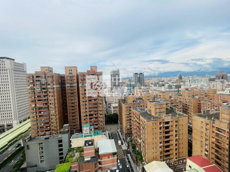 市政LV高樓層景觀3+1房附雙平車房屋室內格局與周邊環境