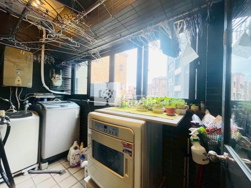 市政LV高樓層景觀3+1房附雙平車房屋室內格局與周邊環境