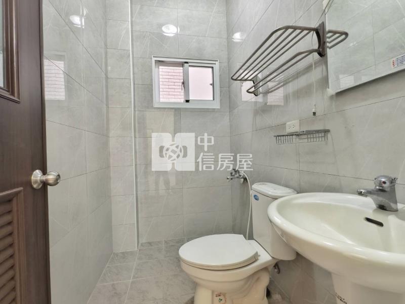 屏東三期文教區5年輕齡雙車華廈房屋室內格局與周邊環境