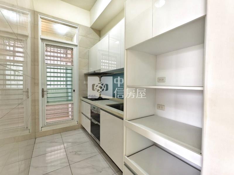 屏東三期文教區5年輕齡雙車華廈房屋室內格局與周邊環境