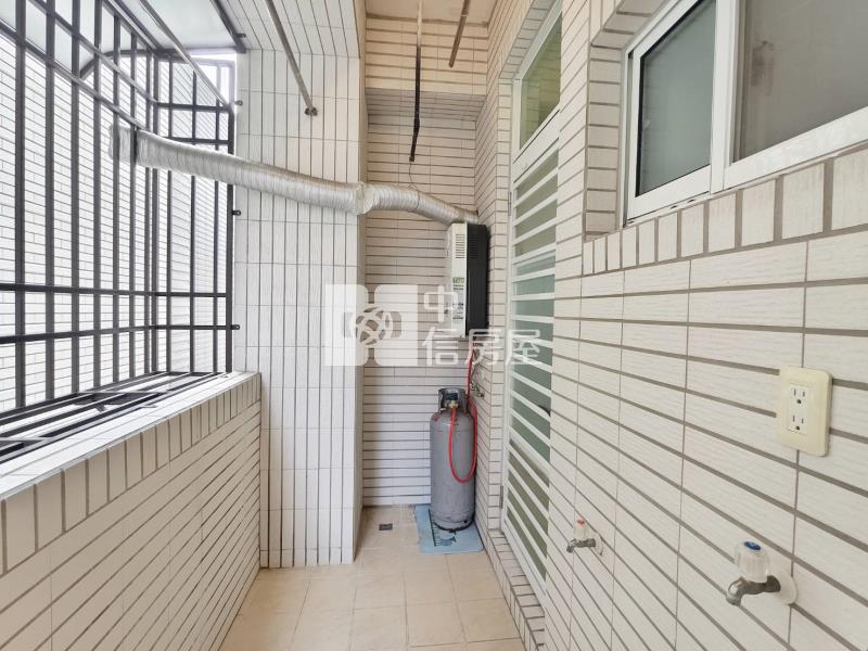 屏東三期文教區5年輕齡雙車華廈房屋室內格局與周邊環境